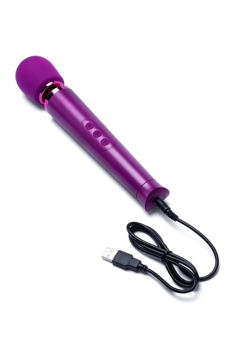 Le Wand Petite Rechargeable Silicone Vibrating Massager - Image 11